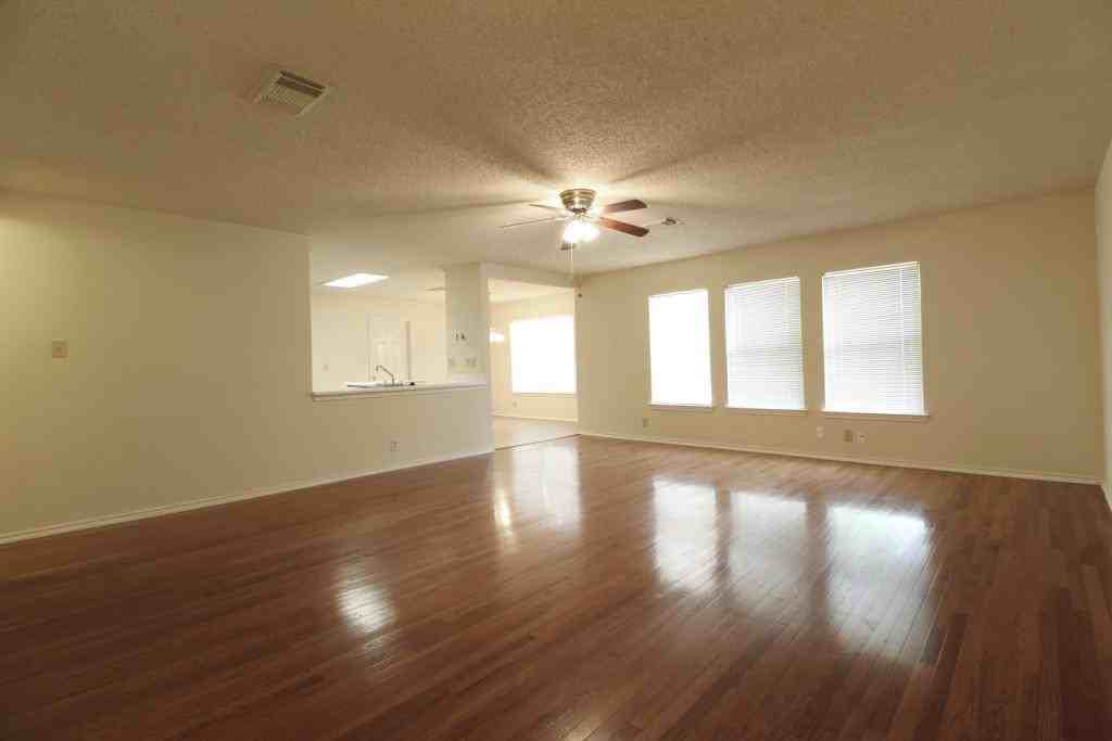 6425 Maverick Oak Dr - Photo 2 of 11