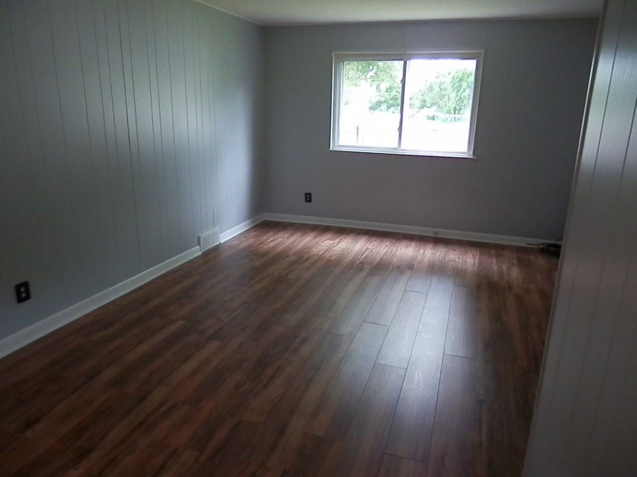 2656 Finlaw Ave - Photo 3 of 16