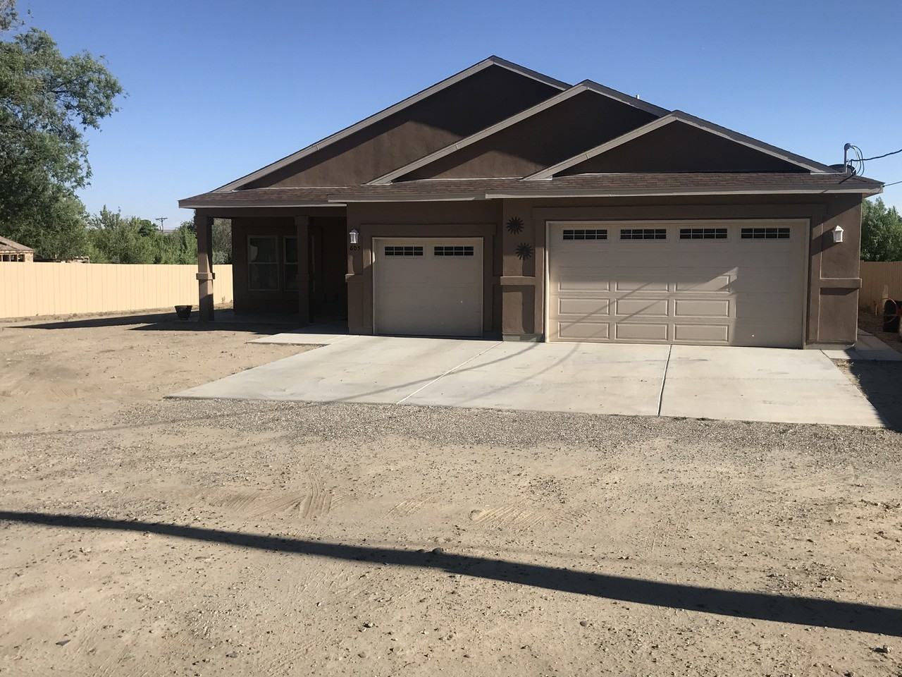 605 Curtis Lane - Photo 2 of 12