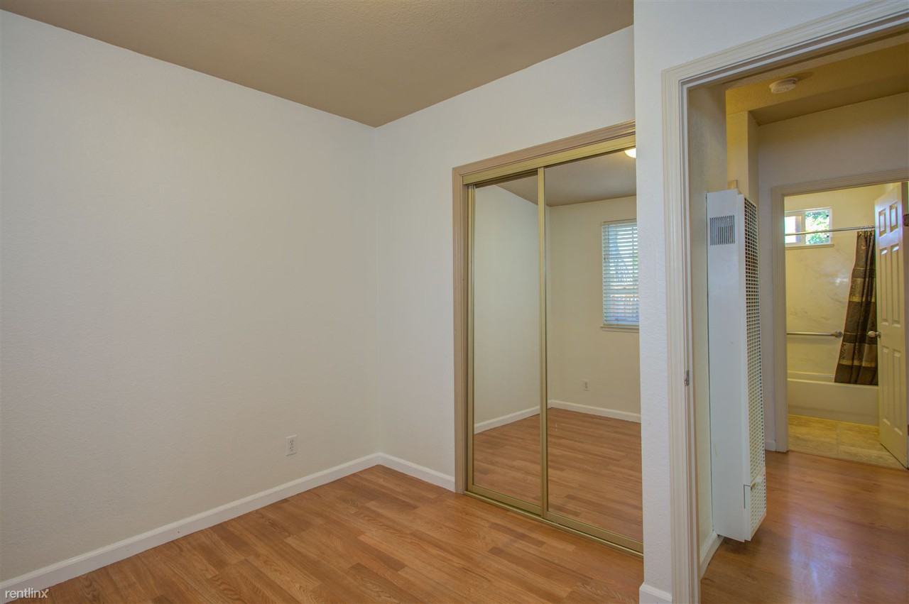 24386 Thomas Ave - Photo 3 of 17