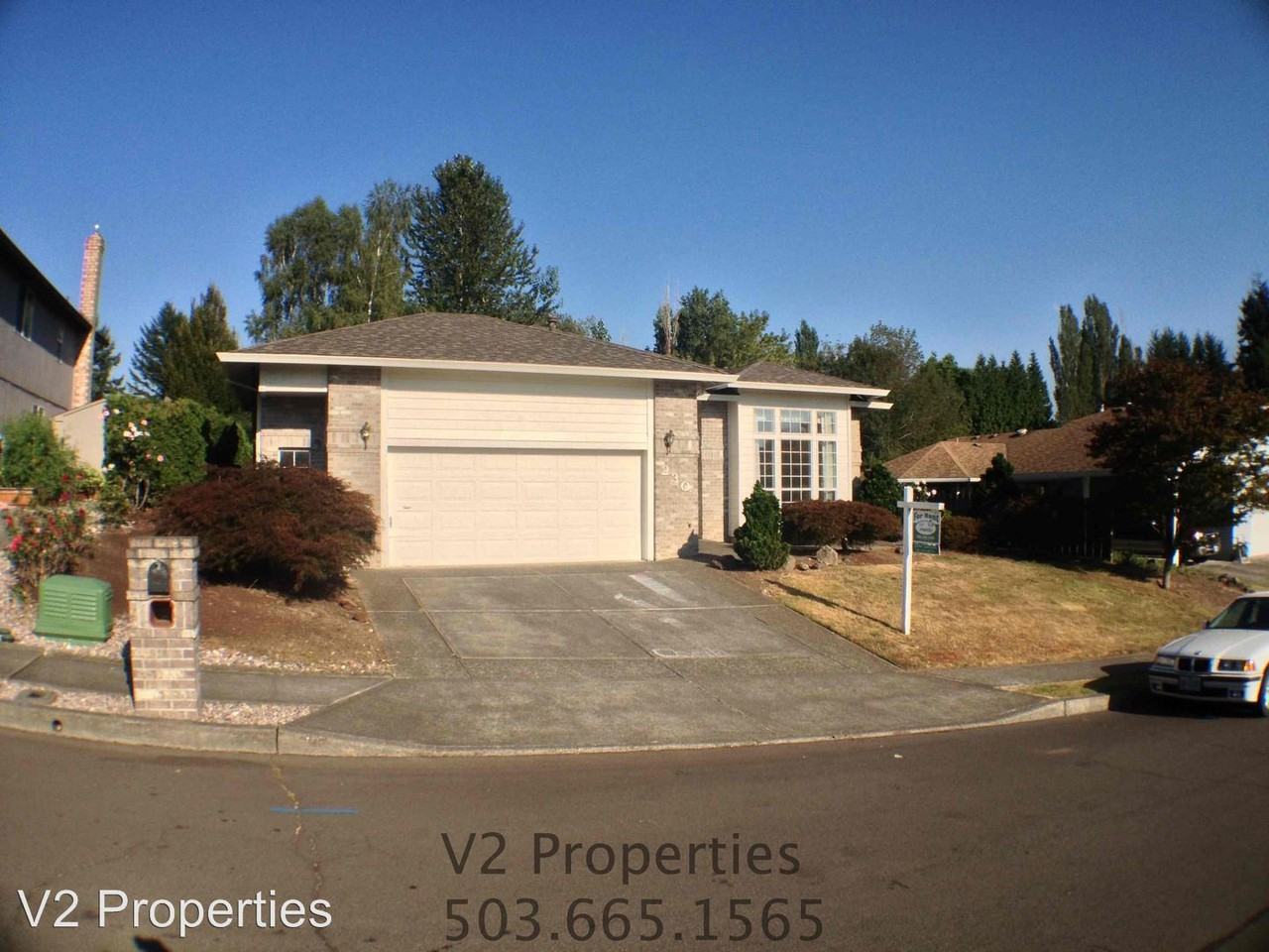 230 NE Greenway Dr - Photo 3 of 27