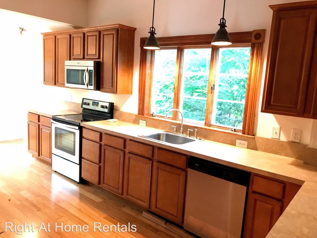 610 Brodhead St - Photo 2 of 12