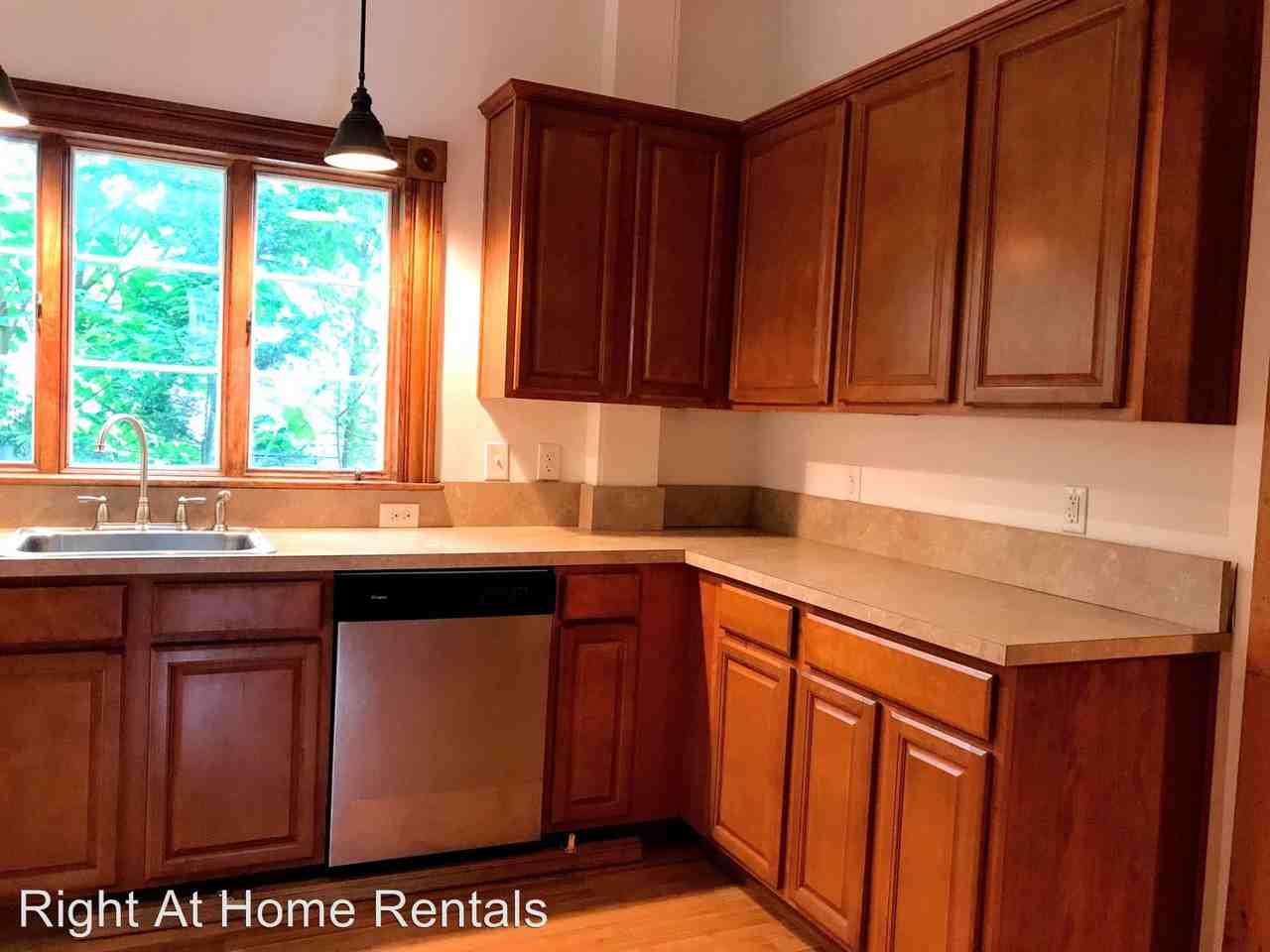 610 Brodhead St - Photo 3 of 12