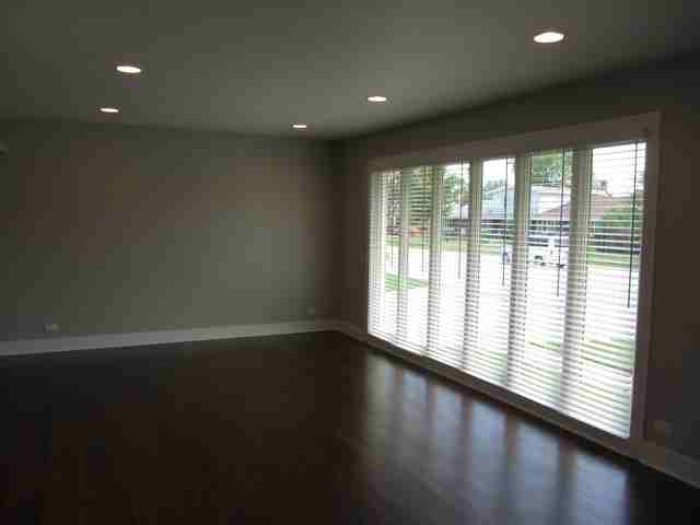 7202 W Greenleaf St - Photo 2 of 23