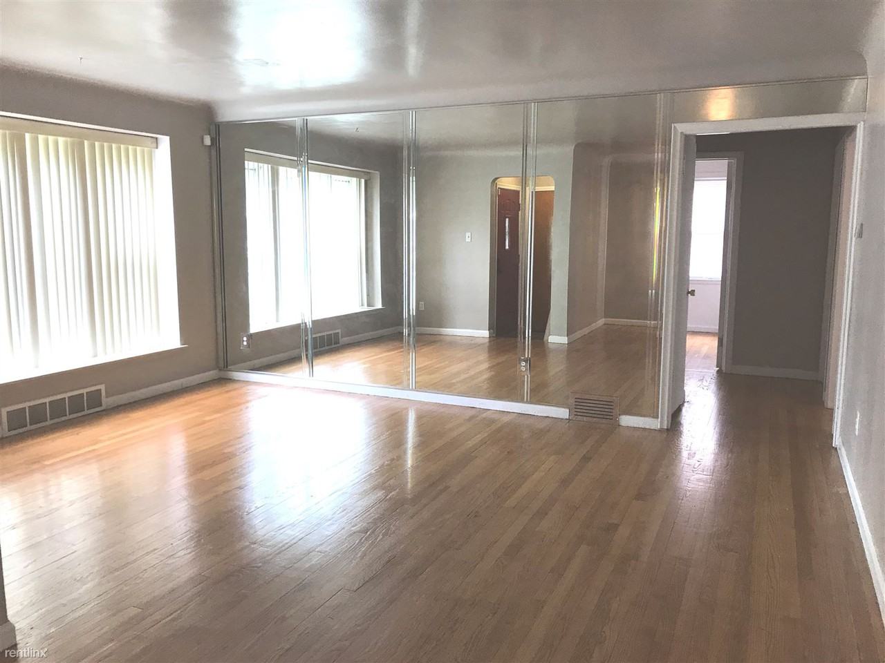 23541 Jerome St - Photo 3 of 13