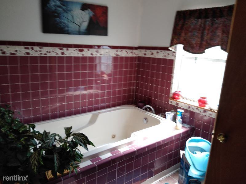 700 NW 114th St - Photo 3 of 9