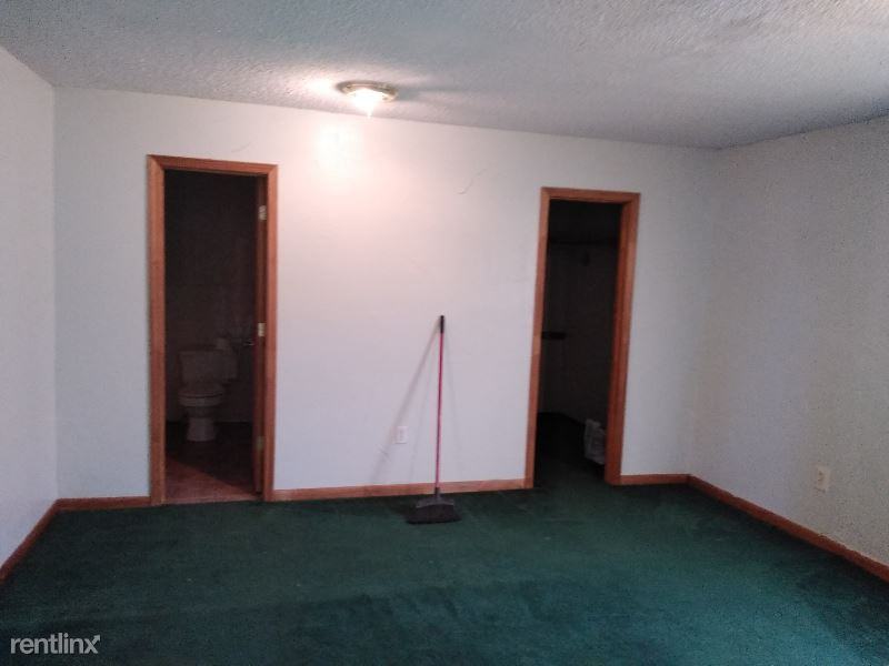 704 NW 114th St - Photo 3 of 4