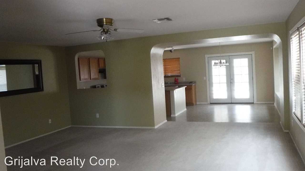 3471 N Crystal Hill Ave - Photo 2 of 7