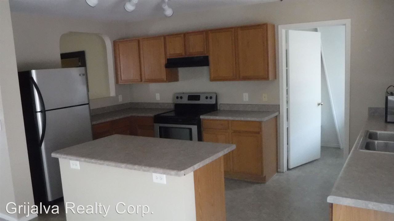 3471 N Crystal Hill Ave - Photo 3 of 7