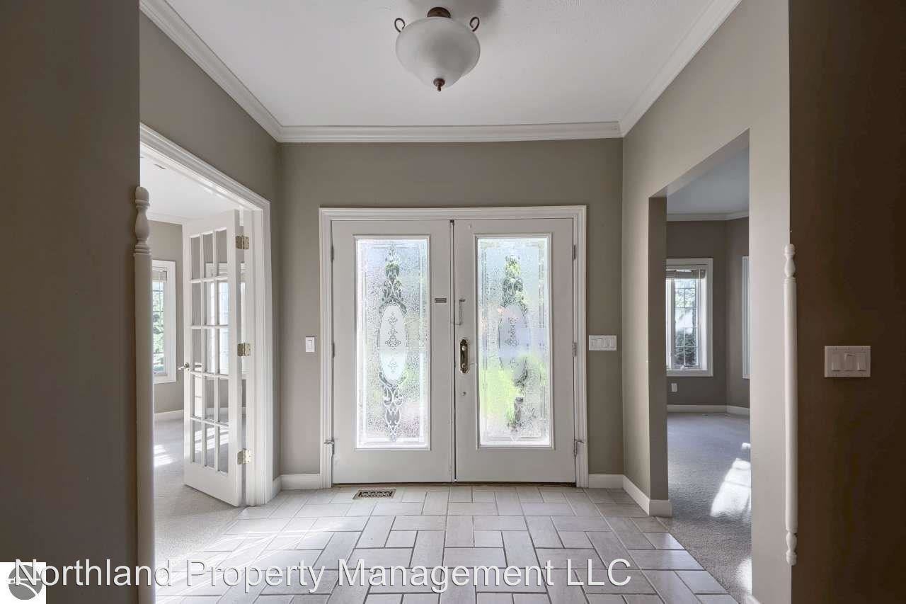 4625 Arthur Ct - Photo 2 of 17