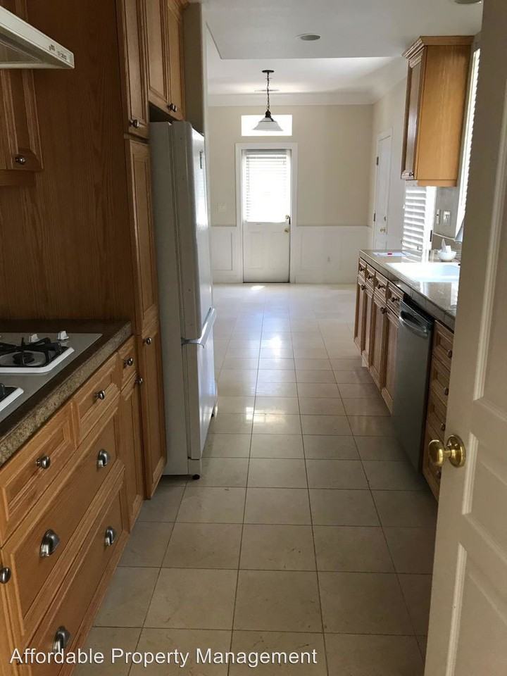 33252 Martin St - Photo 3 of 6