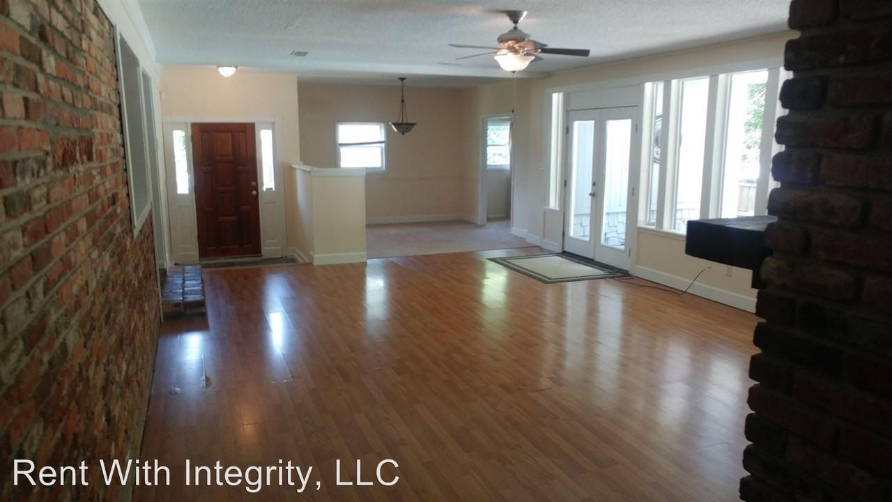 1501 Glenway Dr - Photo 3 of 18