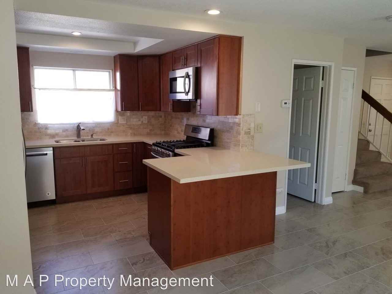 216 Jasmine Ln - Photo 3 of 17