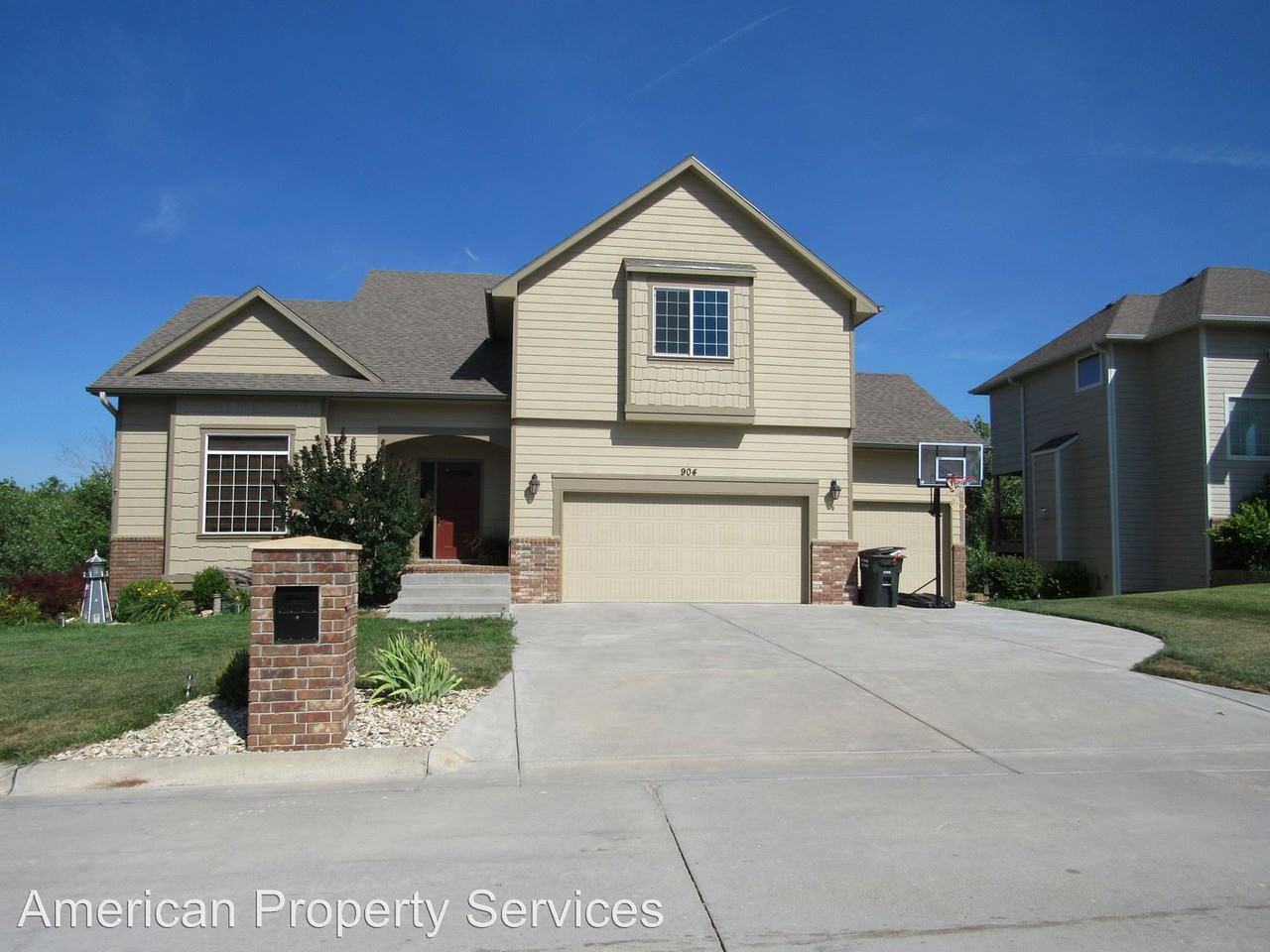 904 Locharno Dr - Photo 2 of 19