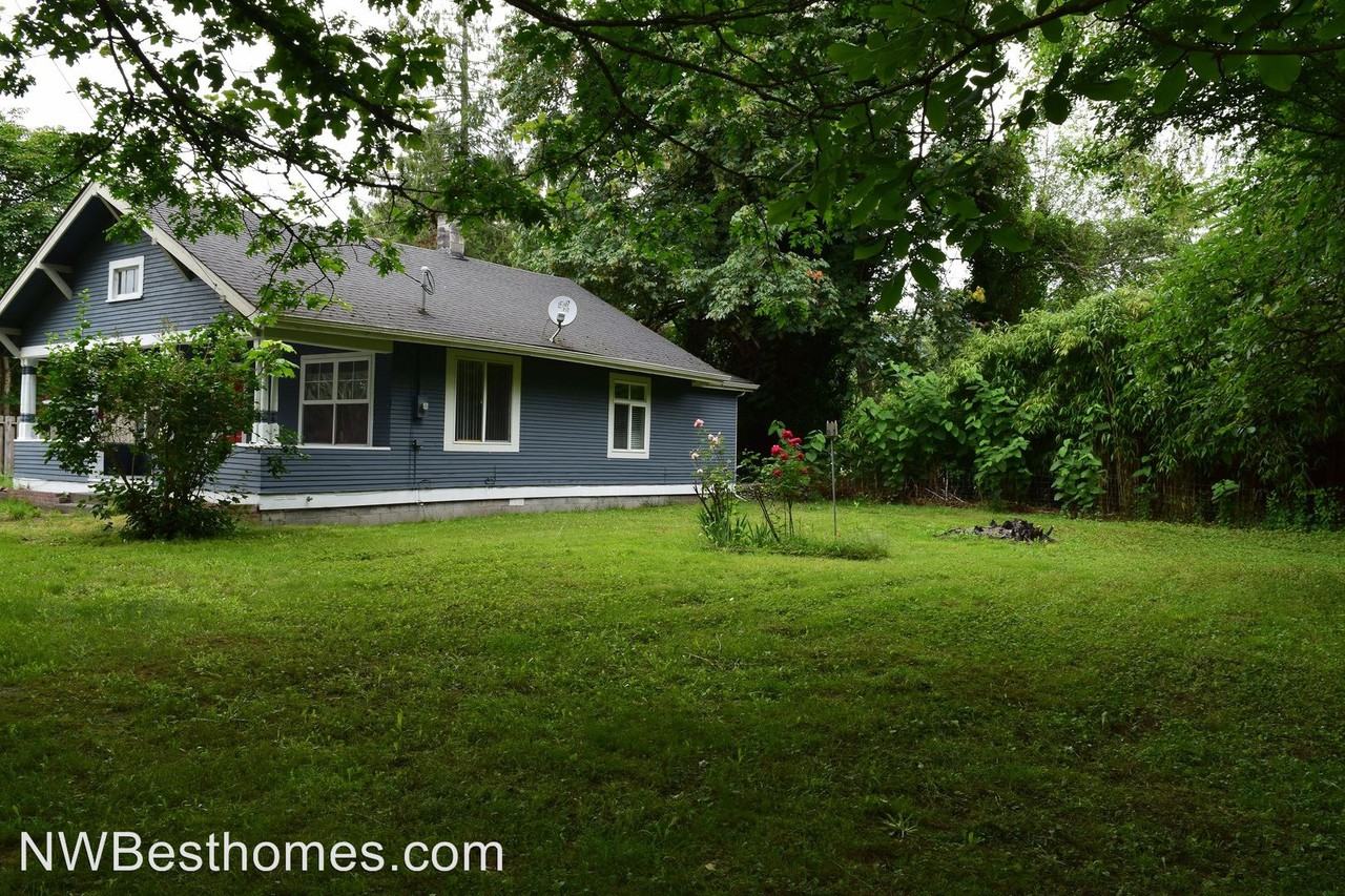 523 Croft Ave W - Photo 2 of 18