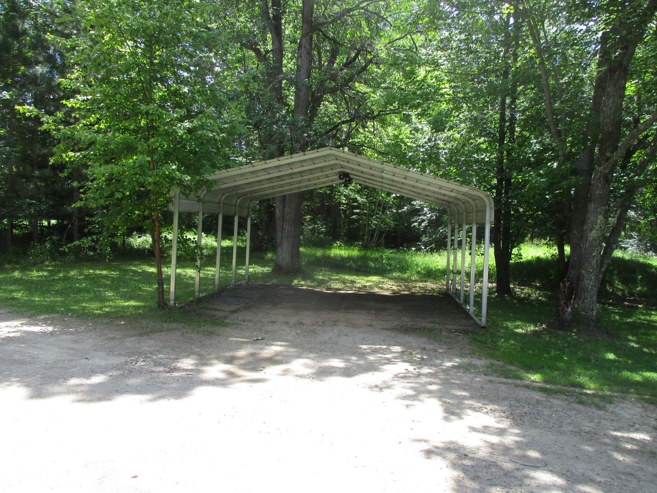 20687 Wendigo Park Rd - Photo 2 of 10