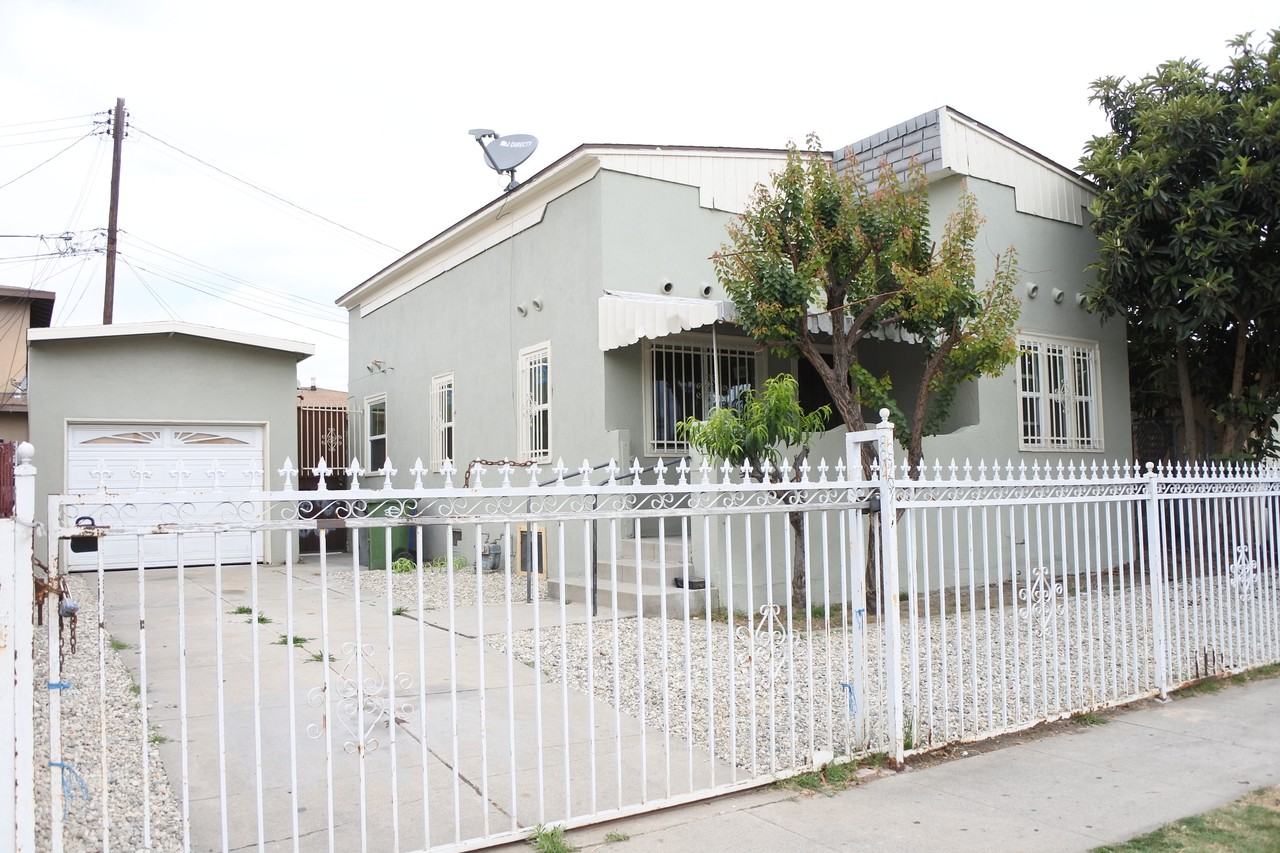 11109 California Ave - Photo 2 of 10