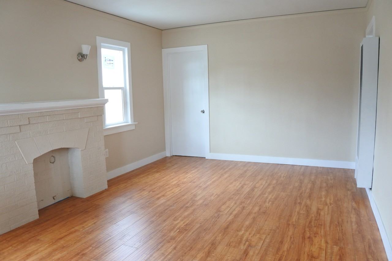 11109 California Ave - Photo 3 of 10