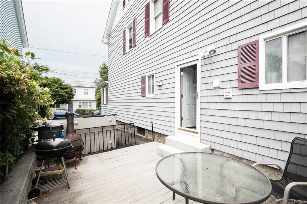 32 Devoe St - Photo 3 of 14