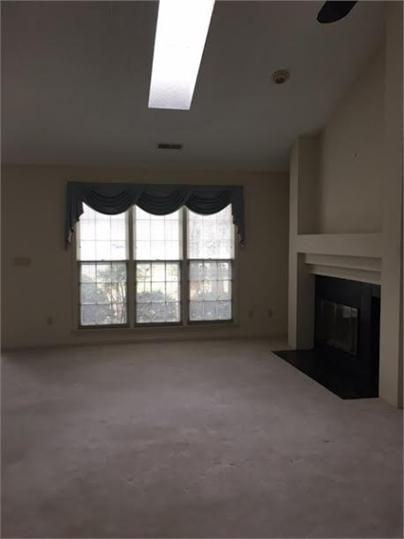 107 Hanover Ct - Photo 3 of 4