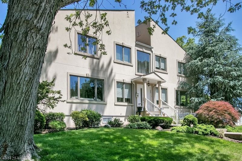 974 Bridge St - Photo 2 of 25