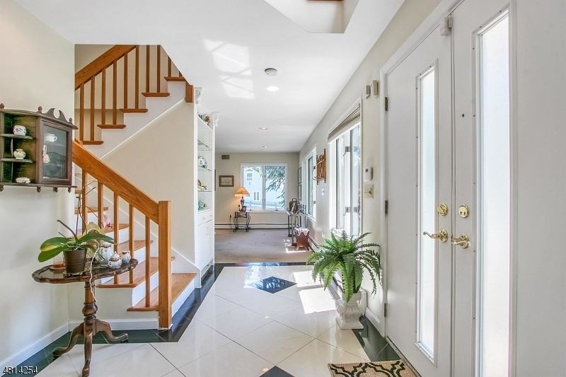 974 Bridge St - Photo 3 of 25