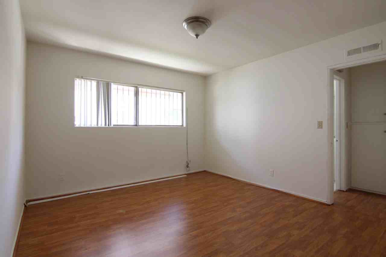 Norton Ave. & N. Harper Ave. - Photo 2 of 16