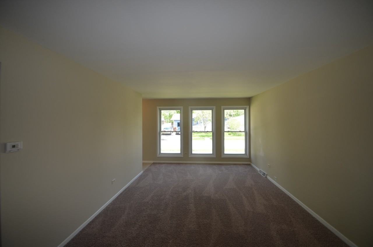 16460 Roy St - Photo 3 of 13