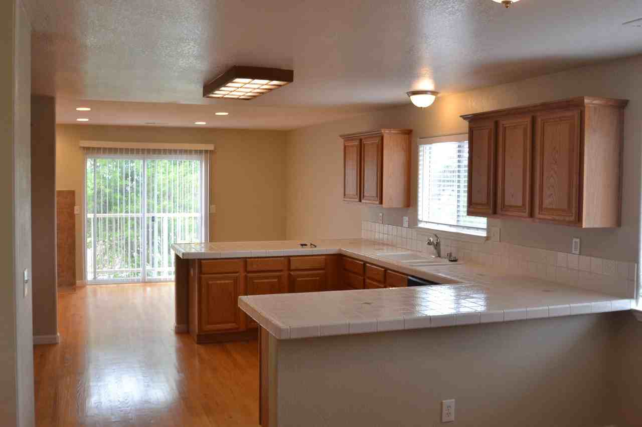 1530 Laurel Ave - Photo 3 of 14