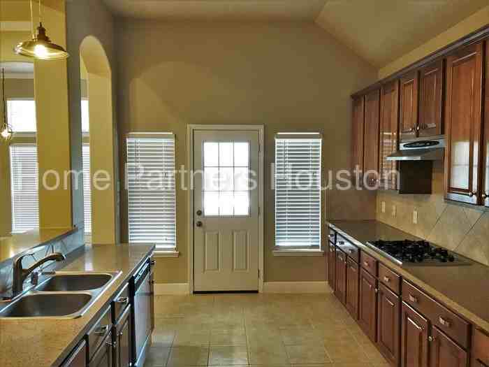 307 Marina Oaks Ct - Photo 2 of 17