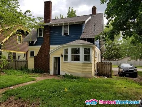 3207 Veterans Dr - Photo 2 of 17