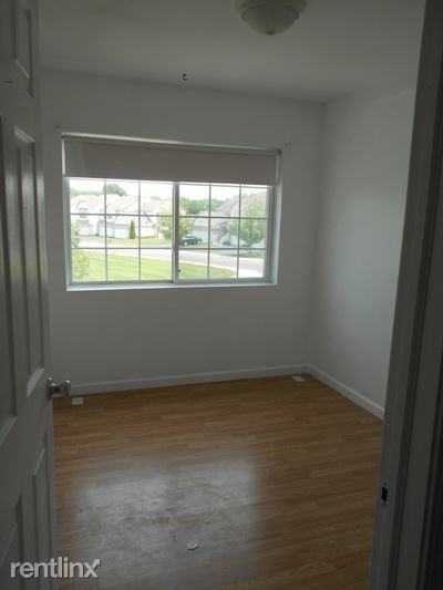 26732 Ashton Dr - Photo 2 of 11