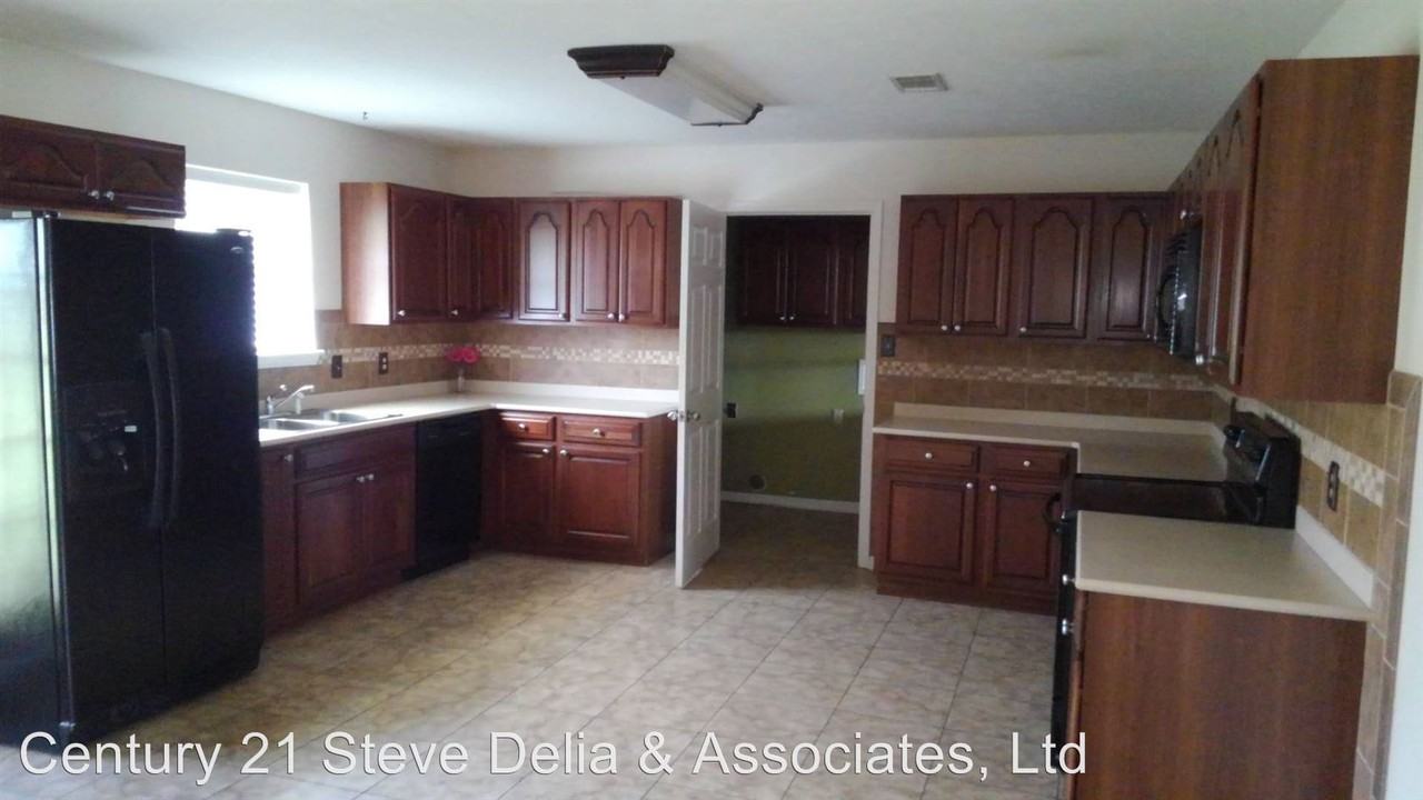 1809 Briarwood St - Photo 3 of 9