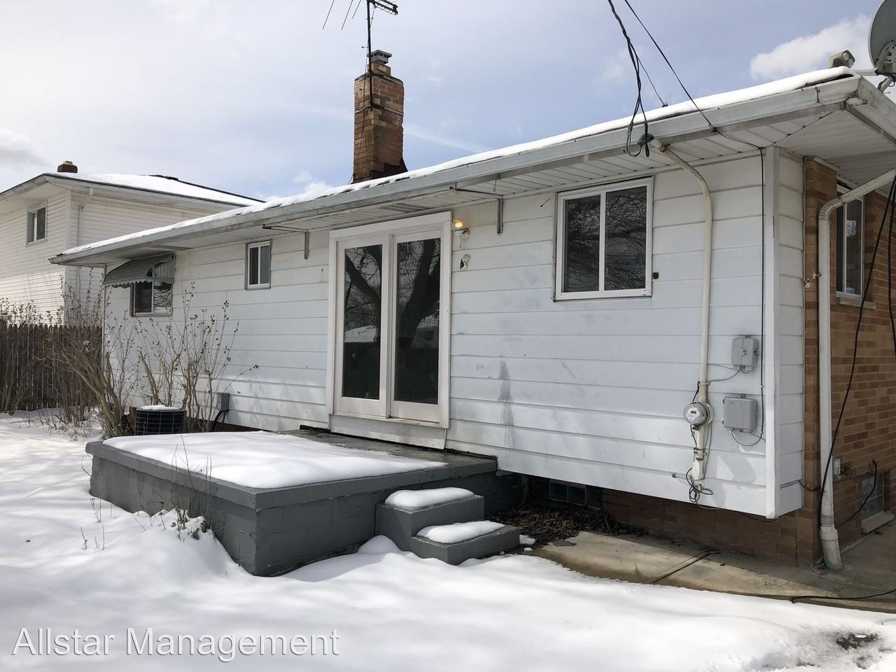 5835 White Pine Dr - Photo 2 of 9