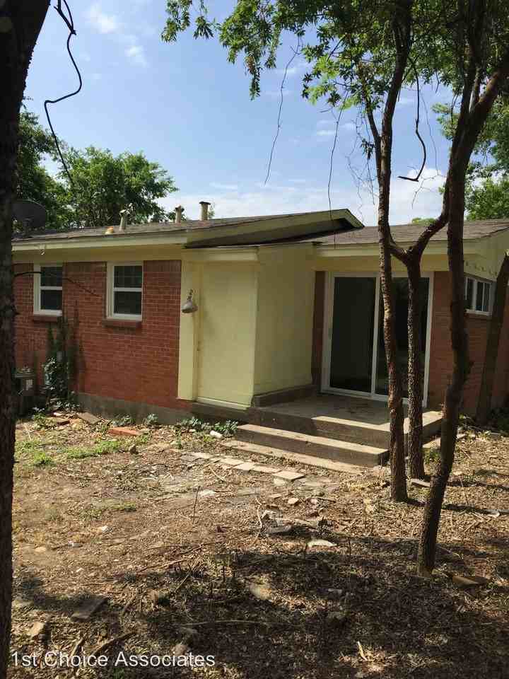 5558 Andover St - Photo 2 of 5