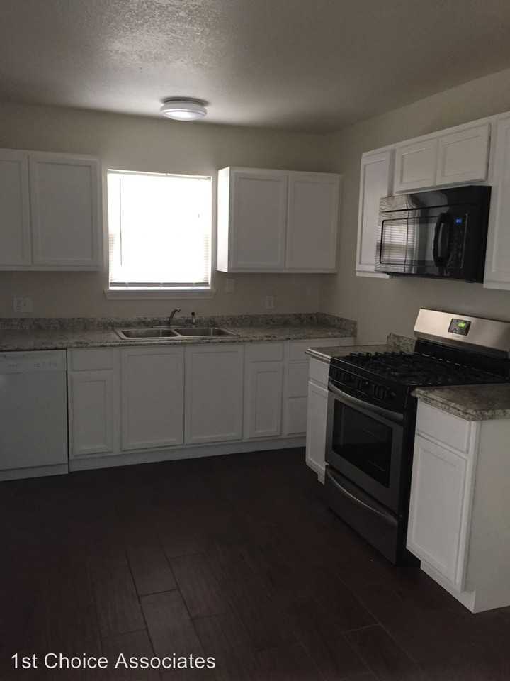 5558 Andover St - Photo 3 of 5