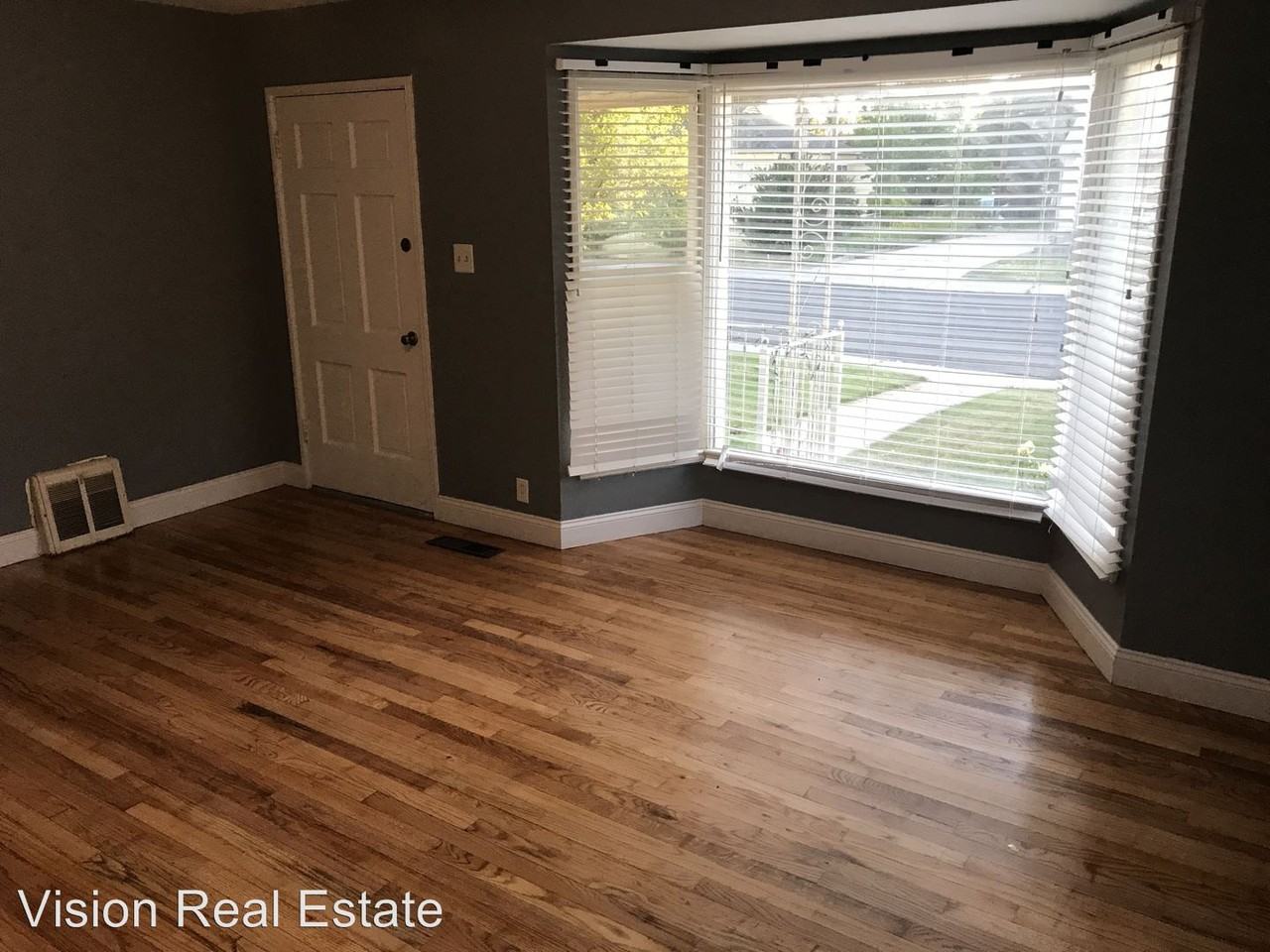 680 S Brookside Dr - Photo 2 of 15