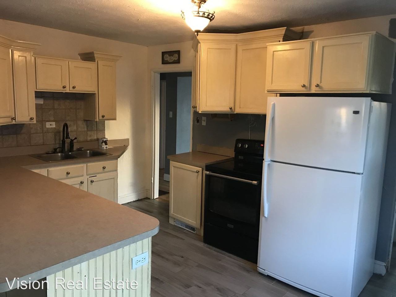 680 S Brookside Dr - Photo 3 of 15