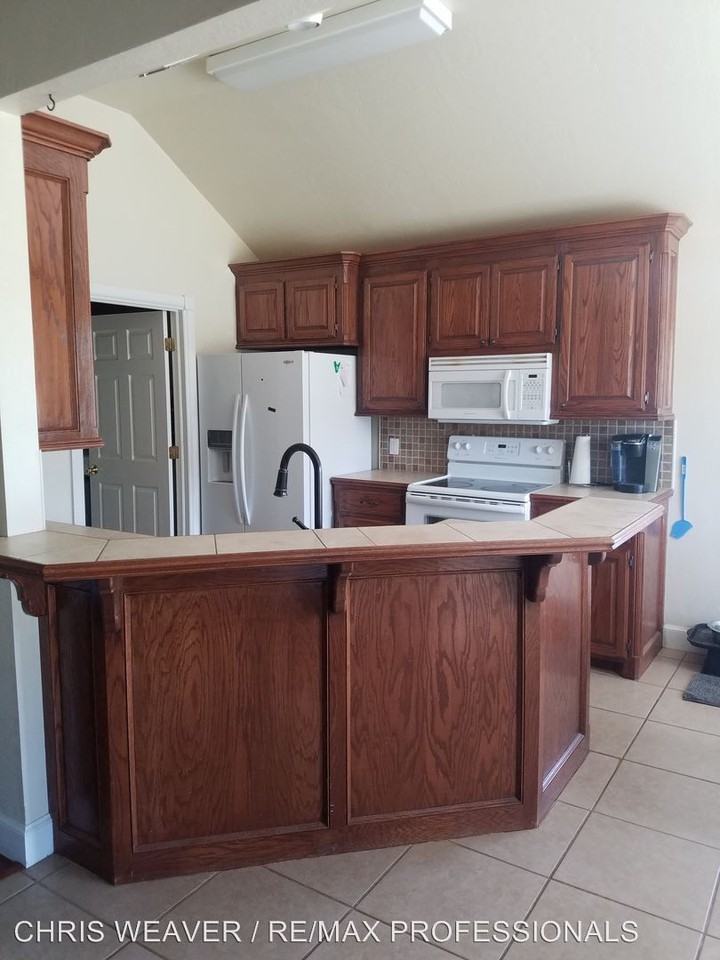 607 Shady Oak - Photo 2 of 14