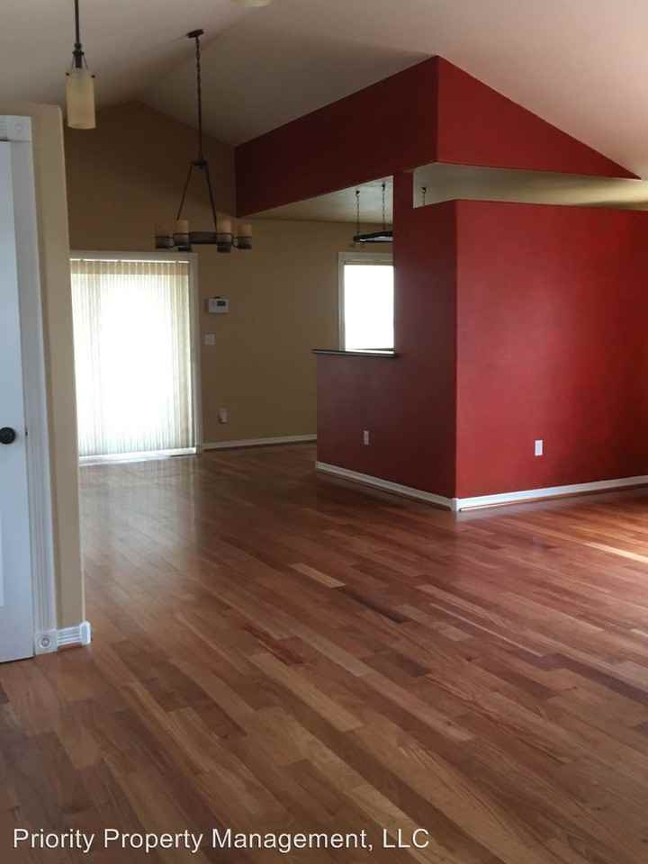 1303 Overdale Dr - Photo 2 of 13