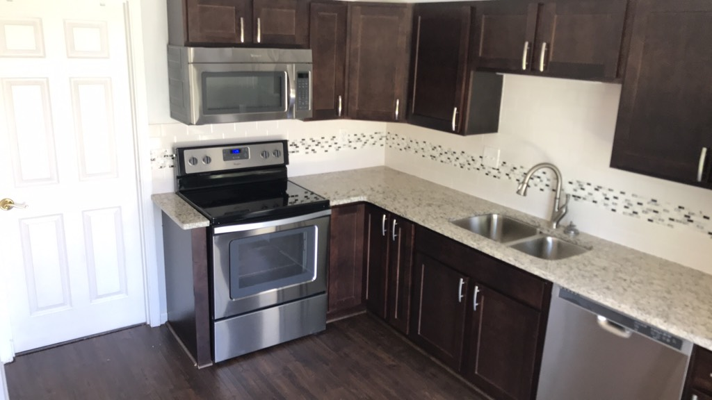 8616 Toronto Ct - Photo 3 of 16