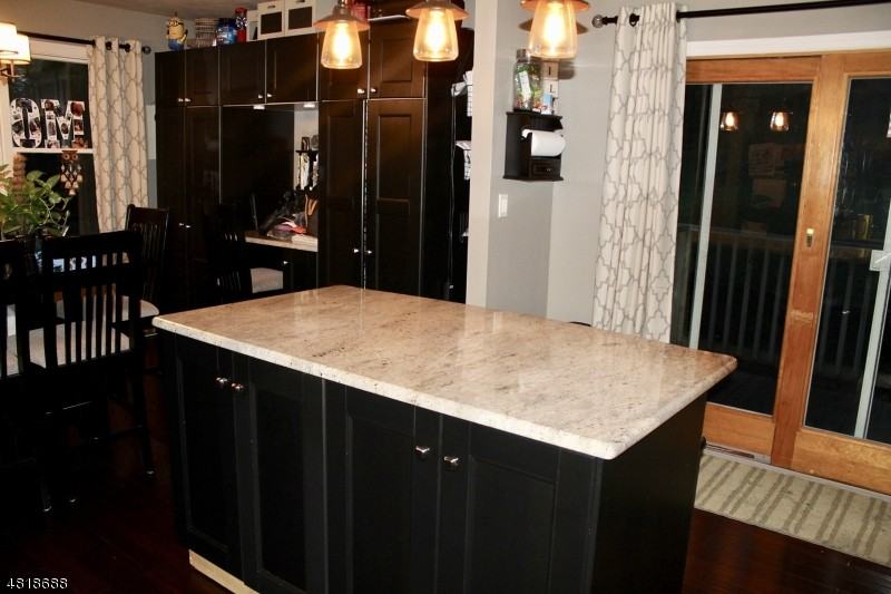 525 Boyd St - Photo 3 of 12