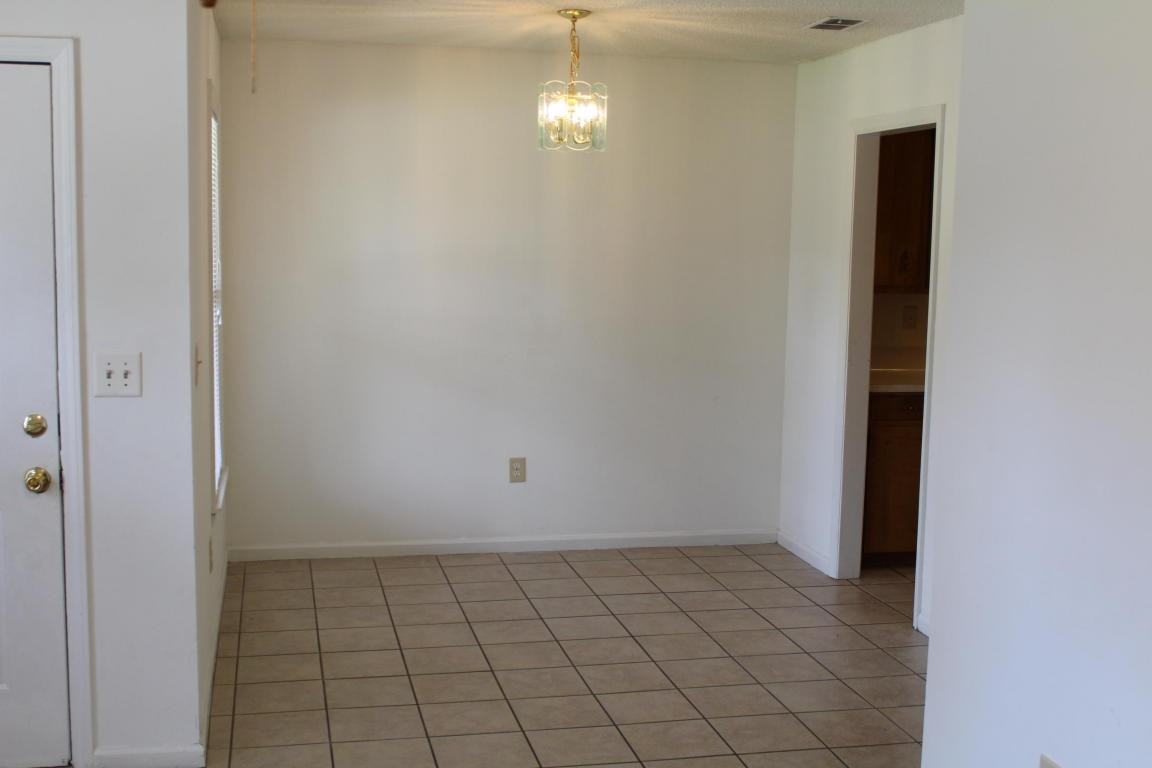 105 Ashwood Ct - Photo 3 of 11
