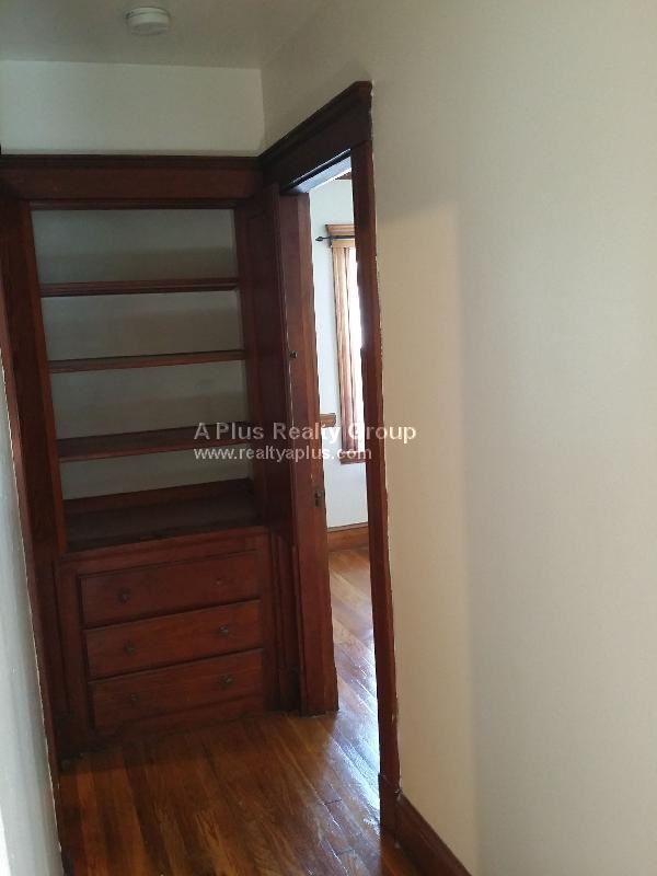 1082 Canterbury St 2 - Photo 3 of 18