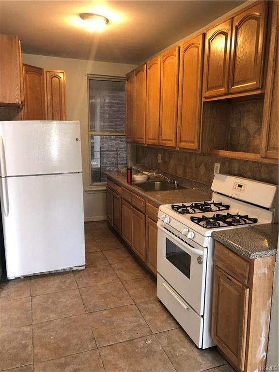 890 Irvine St - Photo 3 of 8