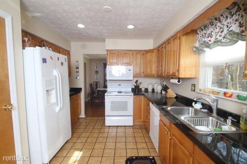 7507 Golf Green Dr - Photo 3 of 17