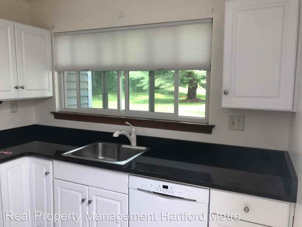 118 Hilltop Dr - Photo 3 of 8