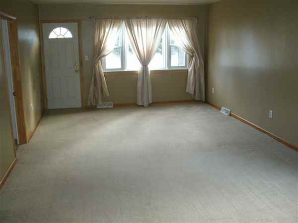 4583 Meadowlawn Dr - Photo 3 of 5