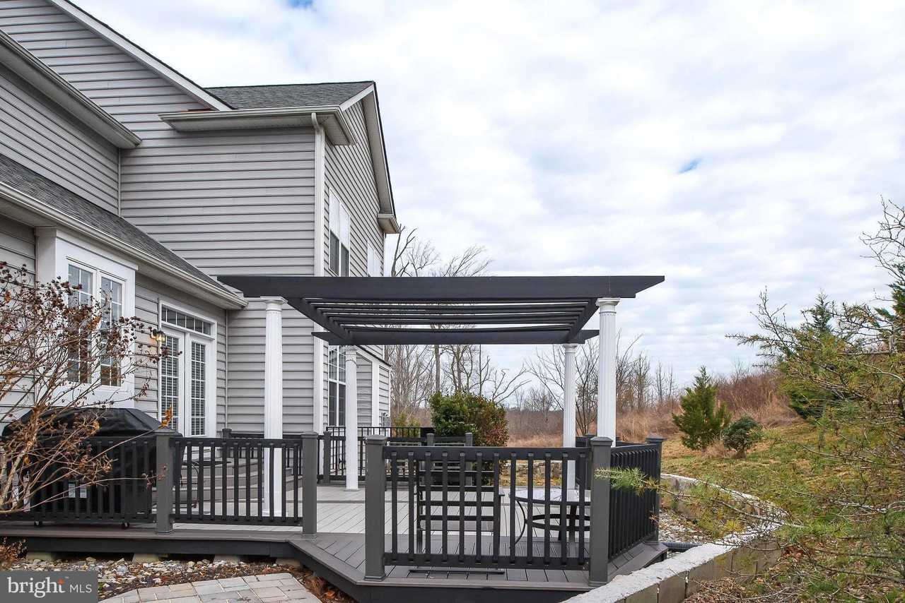 4 Sutton Ct - Photo 3 of 30