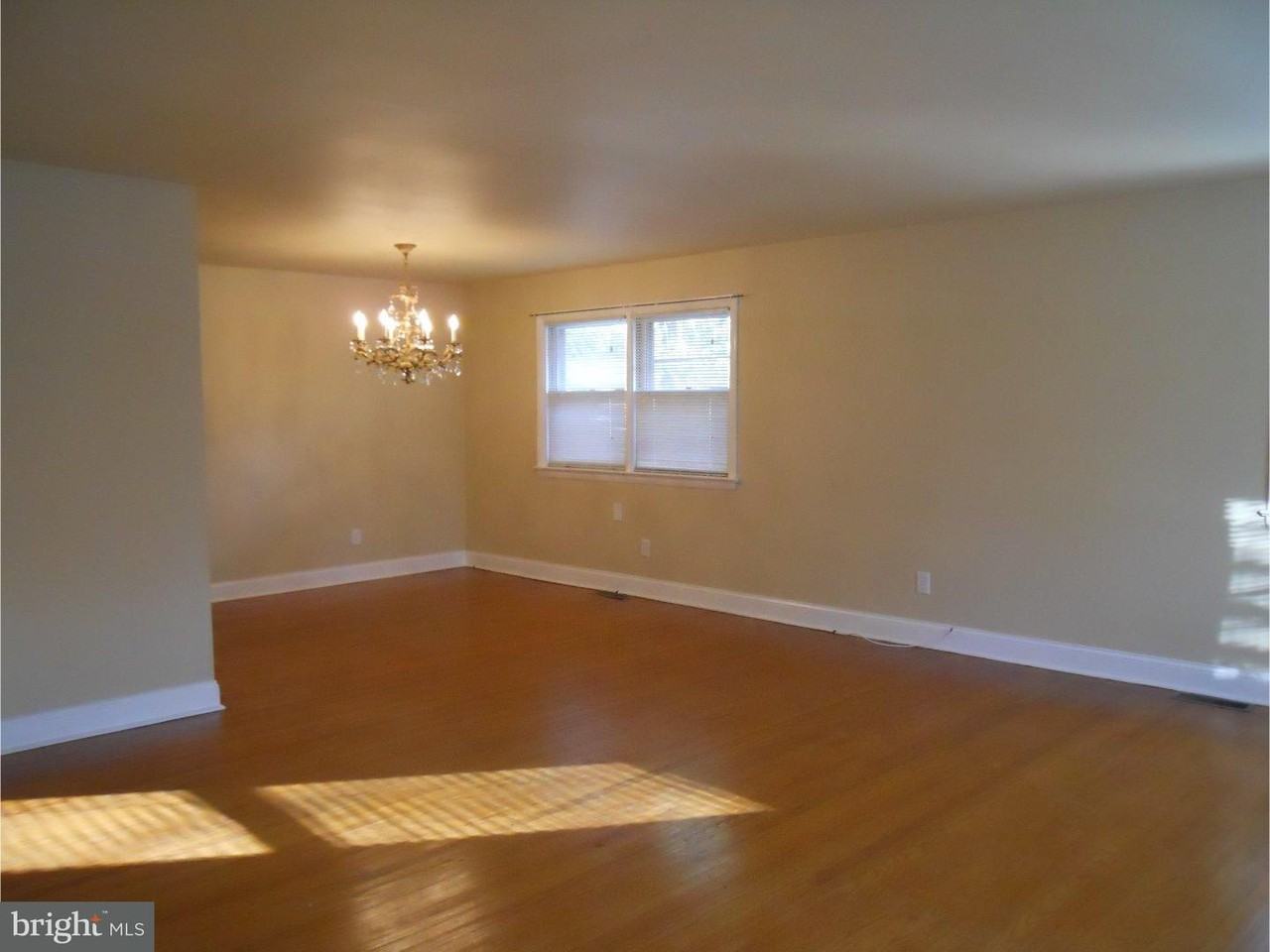 249 E Marthart Ave - Photo 3 of 21